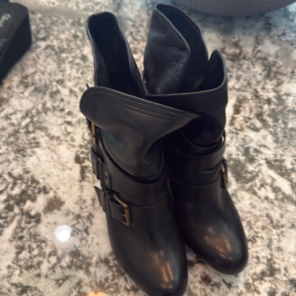 DKNY soft black leather heeled boots size 9/40
